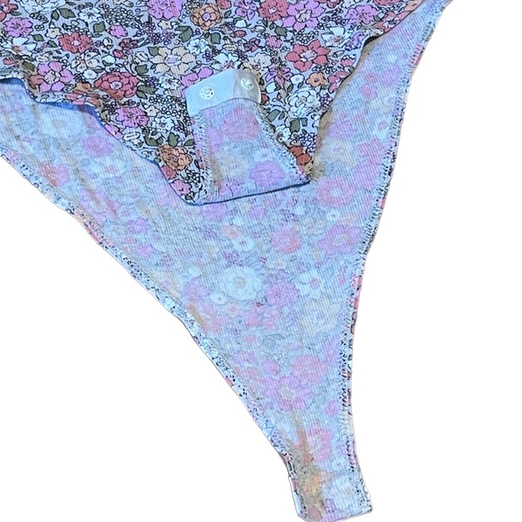 H&M Turtle Neck Bodysuit w/ thumb hole | Floral - Picture 9 of 9